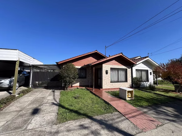 Arriendo Casa amoblada en Condominio