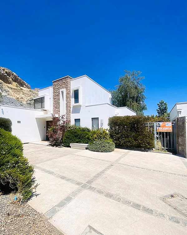 VENTA CASA MEDITERRANEA CHAMISERO COLEGIOS DUNALASTAIR - LINCON - ALIANZA FRANCESA