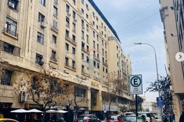 Oficina a pasos de la moneda