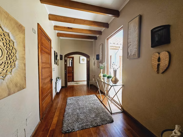 HERMOSA PARCELA CON PISCINA Y QUINCHO EN BUEN CONDOMINIO
