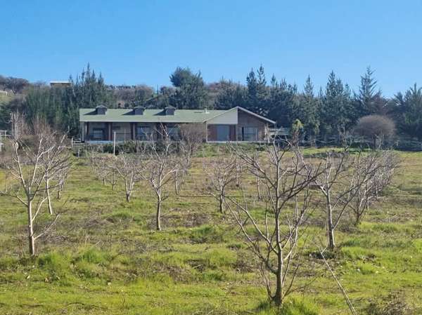 Parcela con casa, 4 dormitoiros, 3 baños, Melipill