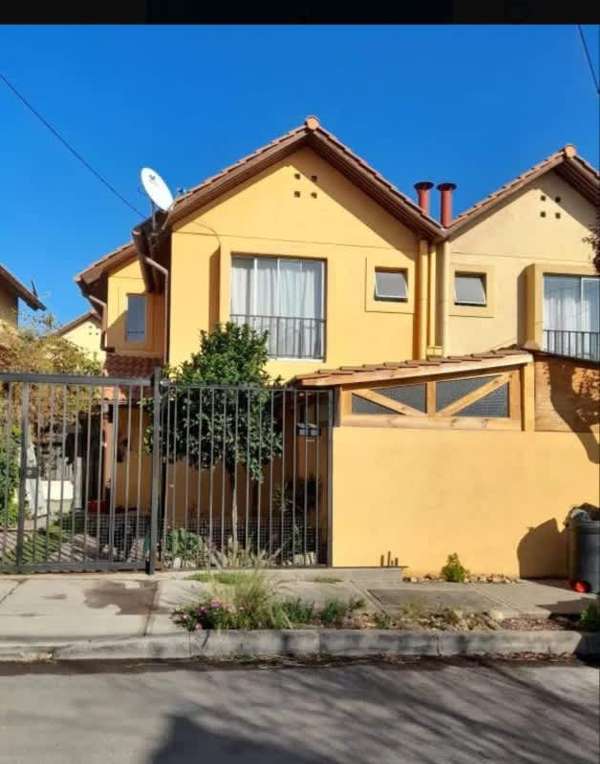 ACOGEDORA EN CASA EN BRISAS DEL MAIPO