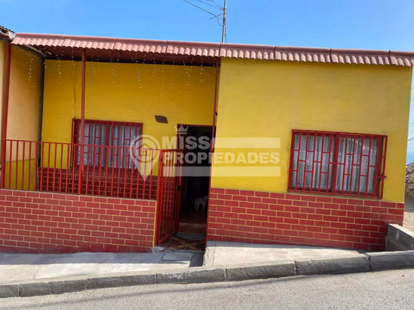 VENDE CASA - POBLACION CHILE, SECTOR CENTRO ALTO