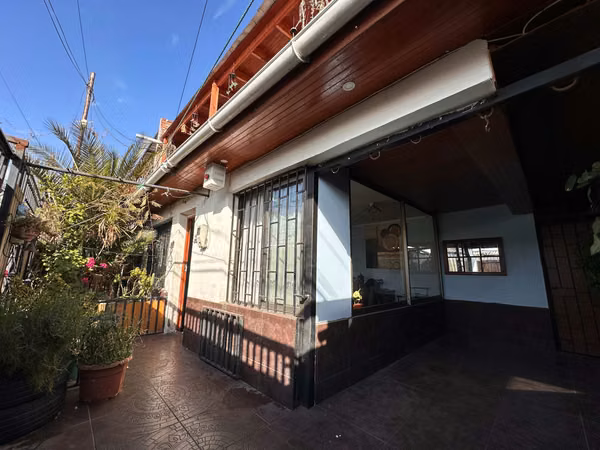 SE VENDE CASA A DOS CUADRAS DE GRAN AVENIDA. EL BOSQUE