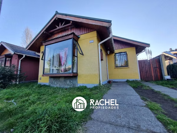 EN VENTA CASA EN PASAJE DE TRES DORMITORIOS