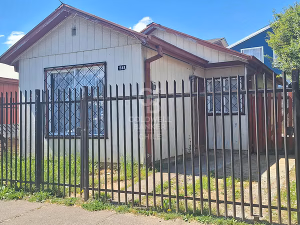 Casa ampliada con 3 dorm, patio y cerca de servicios