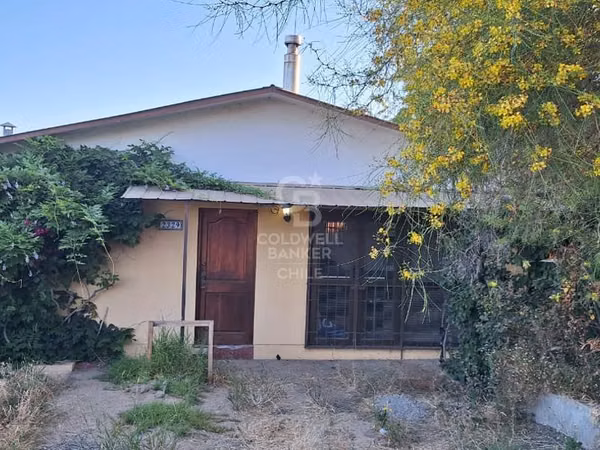 Casa en gran terreno de 500m2, cerca Metro