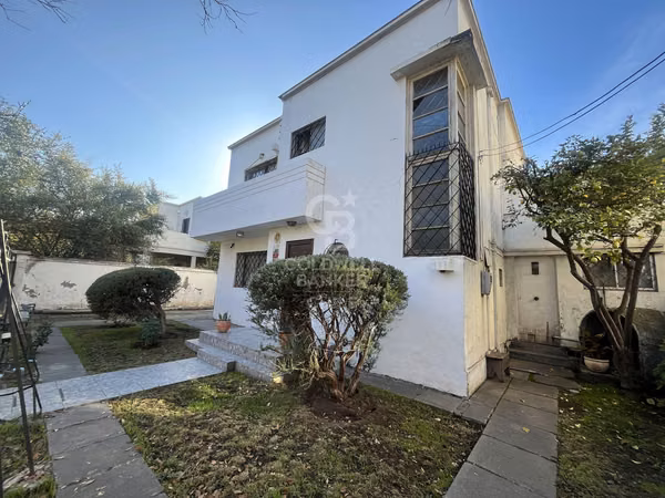 Casa amplia y con gran patio en Barrio Suarez Mujica