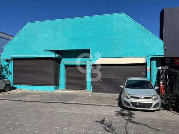 Gran oportunidad local en zona exclusiva, Vitacura