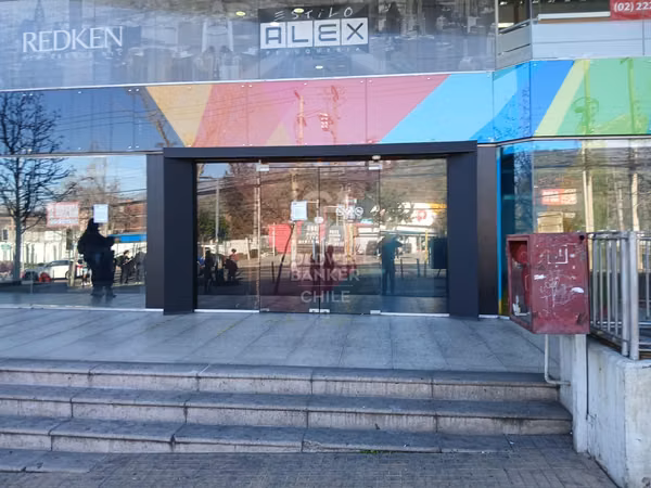 Local Comercial con exposición en Av. Las Condes