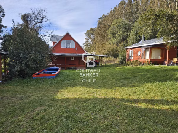 Terreno Comercial: 9 Cabañas, Lago y Vista al Volcán