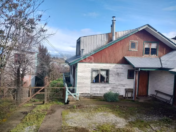 Casa en Futrono: 5 dorm, 2 baños, entorno natural único.