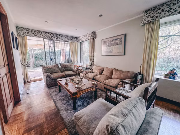 Casa en Venta Sector Rotonda Manquehue - Vitacura
