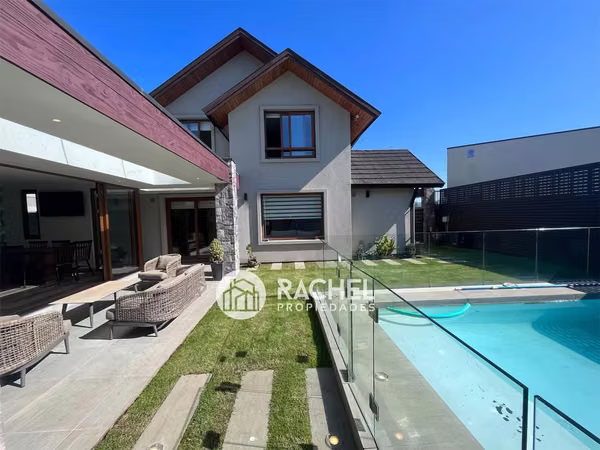 SE VENDE HERMOSA CASA CON QUINCHO Y PISCINA sector Portal de la Frontera