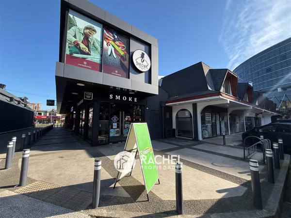 SE ARRIENDA LOCAL COMERCIAL REMODELADO EN CENTRO COMERCIAL CON ALTO FLUJO - Torremolinos con Avda Alemania