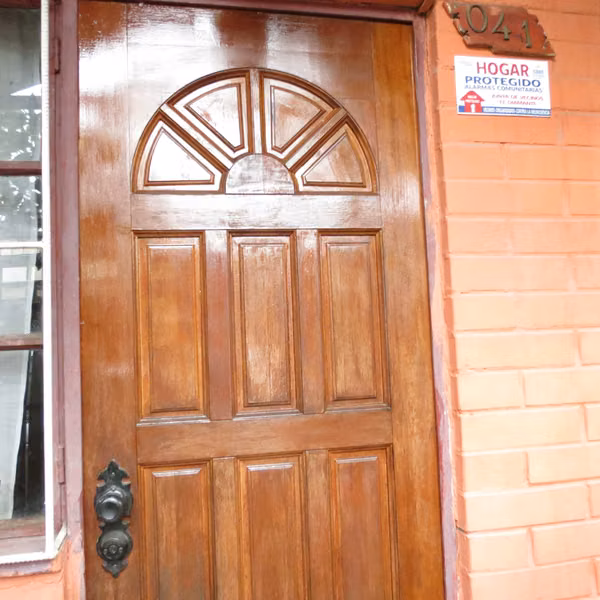 SE VENDE CASA 3 DORMITORIOS  2 BAÑOS  ESTACIONAMIENTO