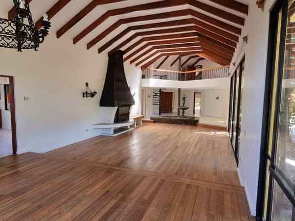 Casa colonial en condominio privado.
