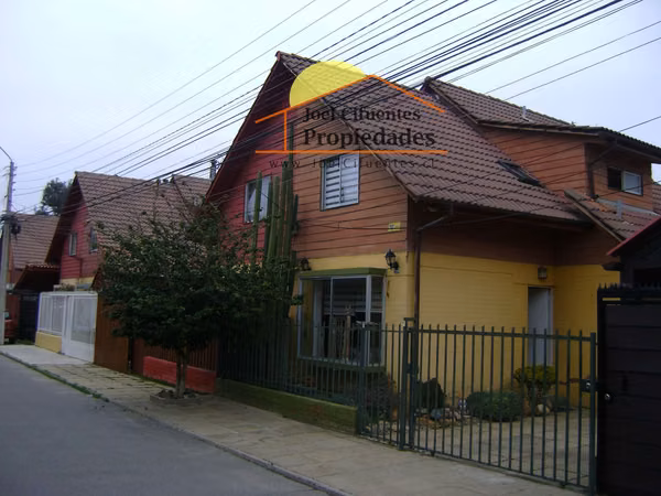 Casa sólida, 2 pisos, 3 dormitorios, 2 baños. Cod-2388