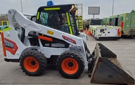 Arriendo Minicargador Modelo S510 y S570