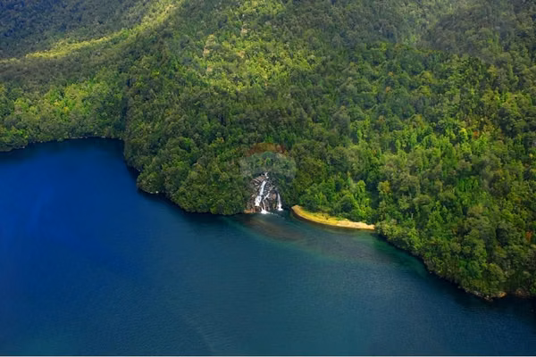 Lotes de terreno y derechos de agua glaciar