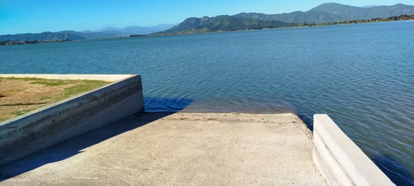 Parcela velero con lago, agua y luz en el Lago Rapel