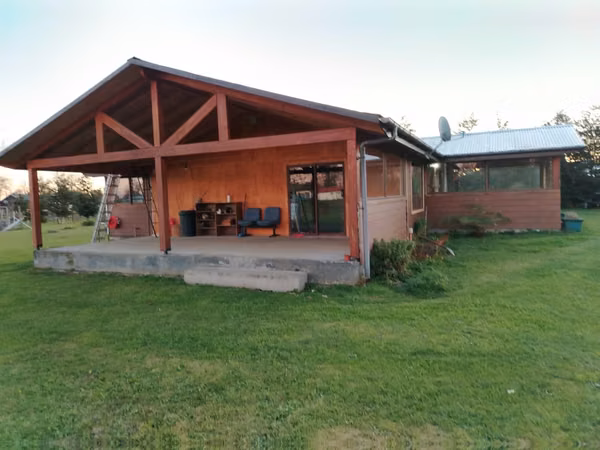 Parcela de 5,000m² con casa y excelente conectividad