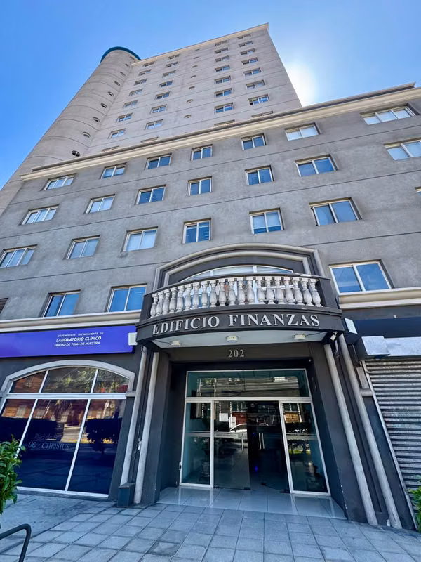 Arriendo Excelente Oficina. Edificio Finanzas