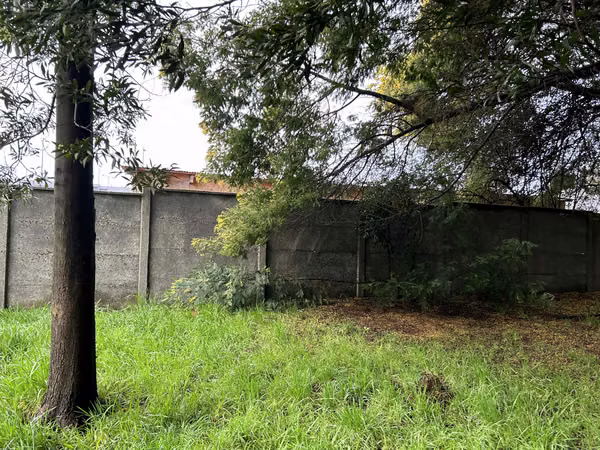 Vendo terreno con uso comercial o habitacional, excelente ubicación.