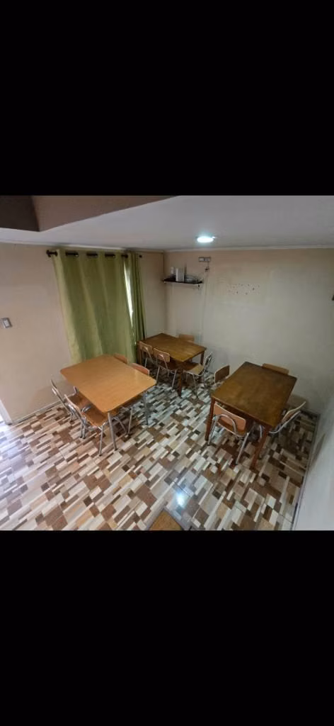 SE ARRIENDA HOSTAL PARA TRABAJADORES