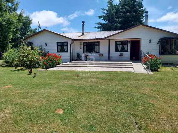 Casa en Parcela y Gran Potencial.