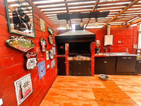 Se vende casa solida, sector Peñuelas