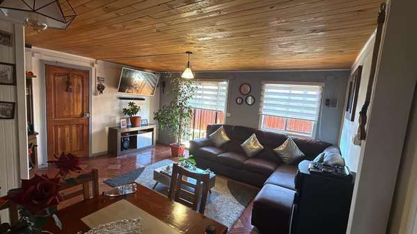 Se vende amplia casa en los volcanes 5