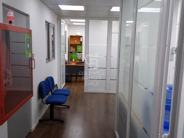 Arriendo Bodega Industrial con Oficina en Condominio.