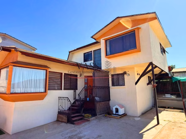 VASS vende casa 3D 3B en sector Valencia, Quilpué