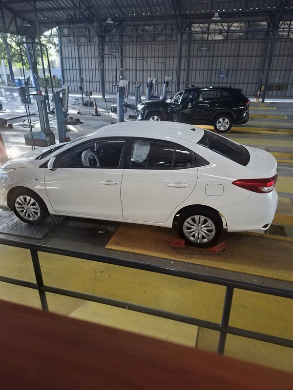 Toyota yaris full