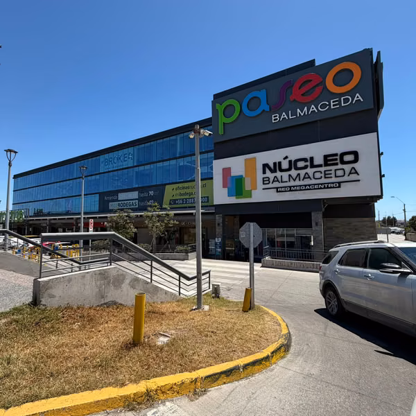 Se arrienda oficina comercial, Paseo Balmaceda, La Serena.