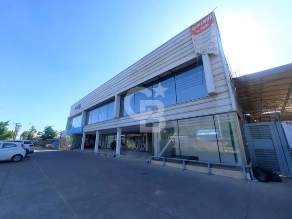 Gran Local Comercial La Reina en Strip Center, CBG