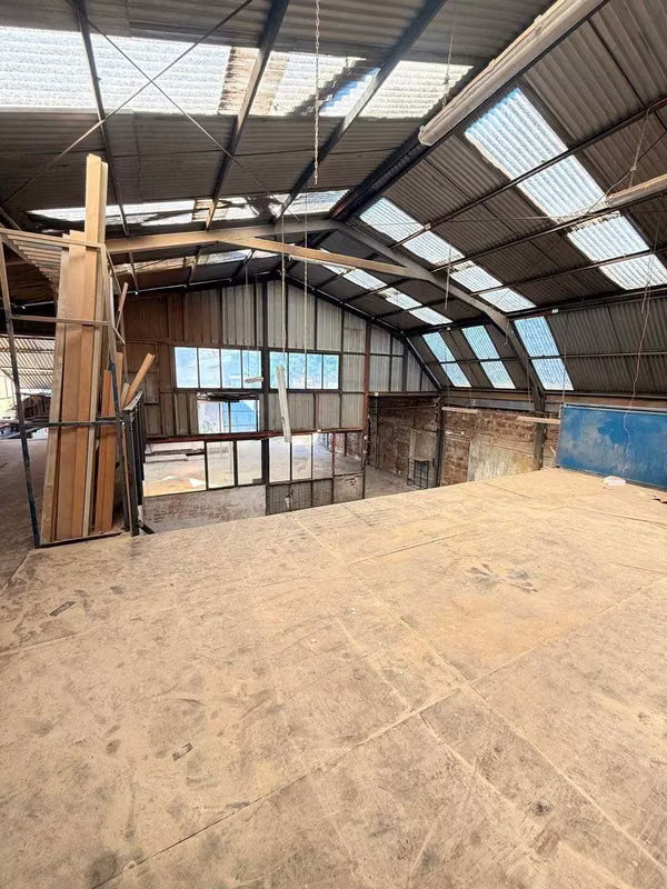 Excelente Local Industrial con Conectividad (130416)