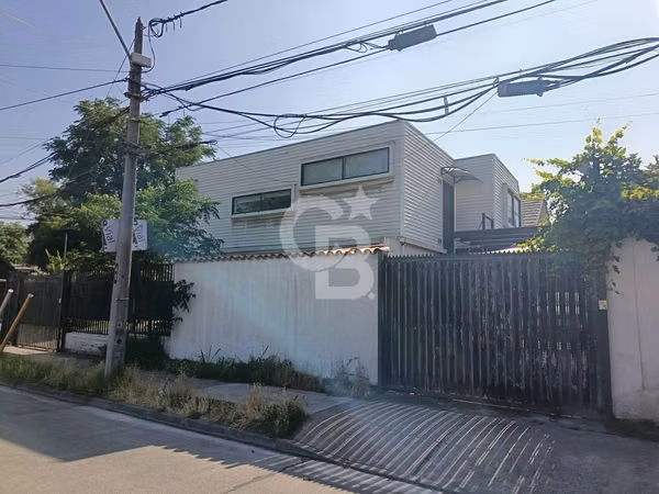 Casa esquina Parque Padre Alberto Hurtado - Las Condes