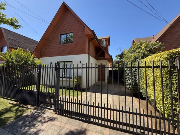 CASA EN BRISAS DEL PARQUE