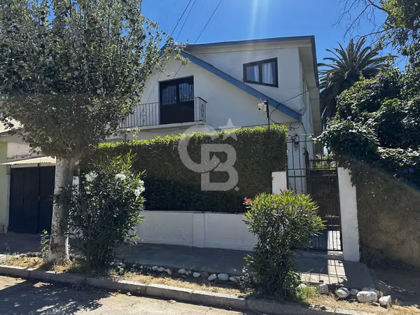 Amplia casa  en Villa Alemana - Excelente conectividad