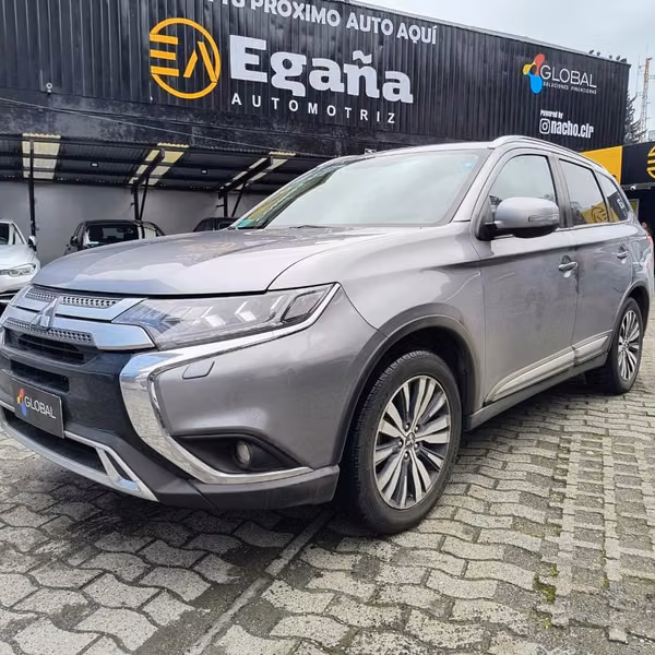 Mitsubishi outlander 4x2 2020