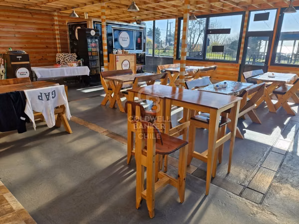 ¡Imperdible oportunidad comercial con vista al lago!