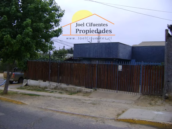 Propiedad con uso comercial, buena ubicación.