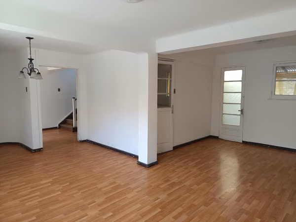 Casa 3 Dorm. Amplios - Patio Amplio - Excelente Ubicación