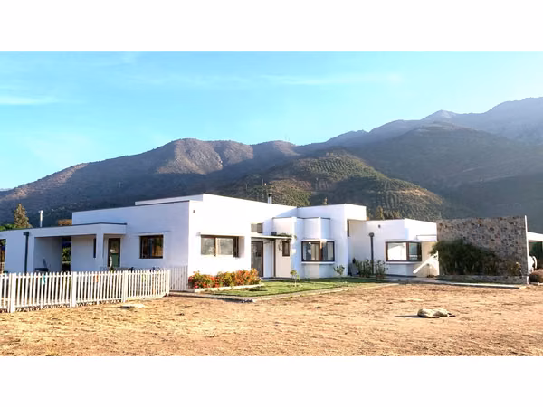 Hermosa Parcela Con Moderna Casa Mediterránea 2021 Hijuela