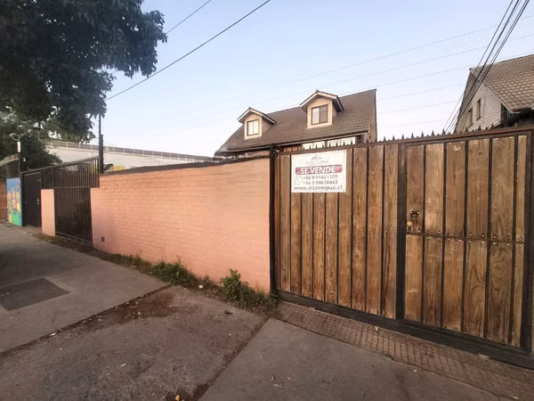 Se Vende Casa de tres pisos en Condominio Doña Inés
