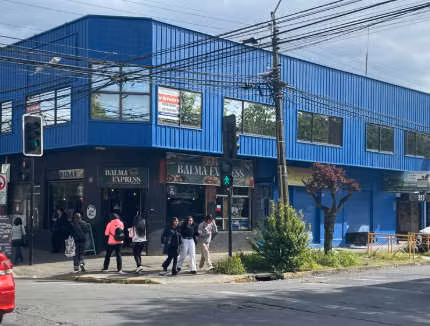Se Arrienda Local Comercial 2 Piso, Calle Aldunate con Balmaceda