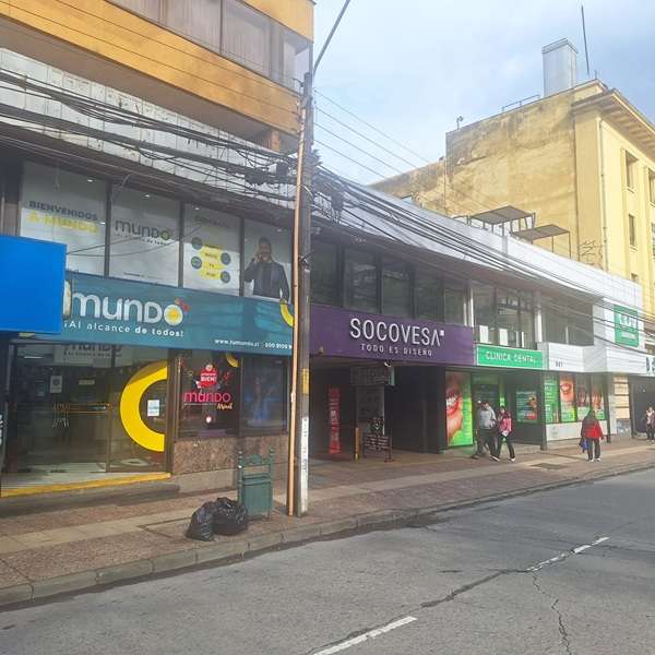 SE ARRIENDA EXCELENTE LOCAL ENTRADA GALERIA FRENTE PLAZA ARMAS TEMUCO.