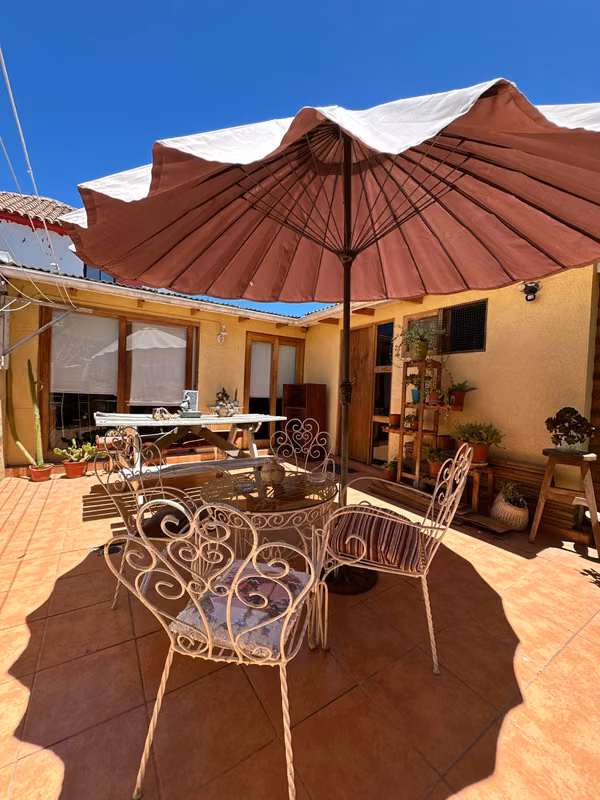 CASA ESQUINA RENOVADA EN VENTA (139566)